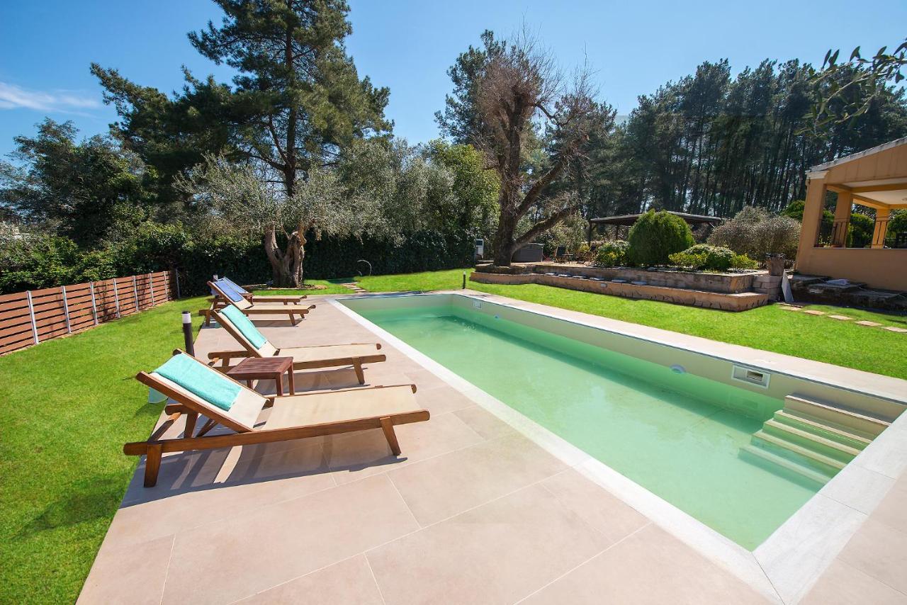 Spyrelia Villa With Private Pool & Outdoor Hot Tub Dassia  Exterior foto